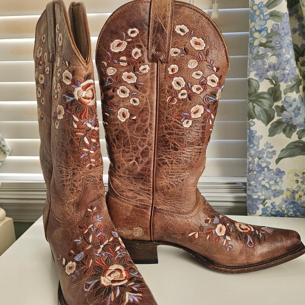 Shyanne Women's Maisie Floral Embroidered Western Leather Boots - Snip Toe